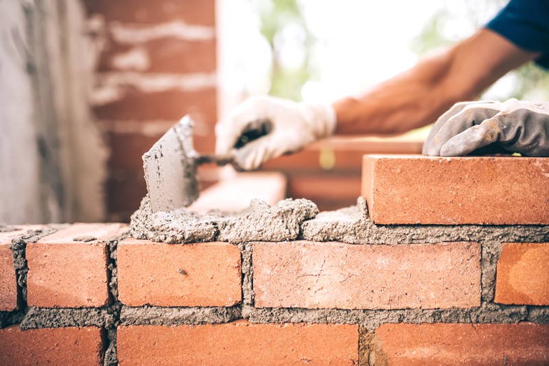 When is a "self employed" contractor a de facto employee?